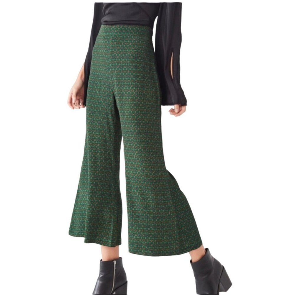 Urban Outfitters Extreme Cropped Kick Flare Green Print Pants Womens 4